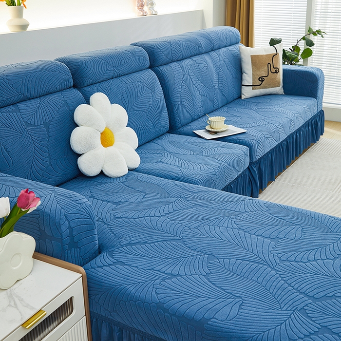 91家纺网 家纺一手货源 找家纺 丝绮鹿 2025新款雕花绒大叶子沙发套裙边款（贵妃图） 大叶子水蓝