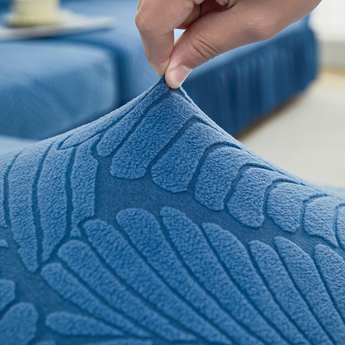 91家纺网 家纺一手货源 找家纺 丝绮鹿 2025新款雕花绒大叶子沙发套裙边款（贵妃图） 大叶子水蓝