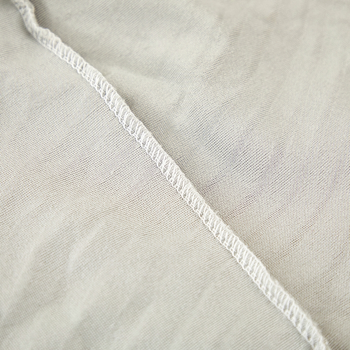 91家纺网 家纺一手货源 找家纺 丝绮鹿 2025新款雕花绒大叶子沙发床裙边款 浅灰