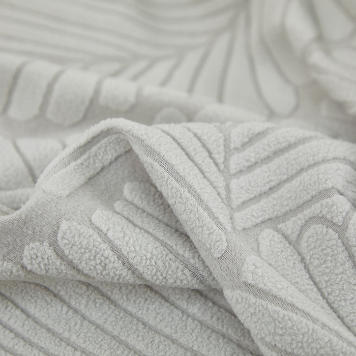 91家纺网 家纺一手货源 找家纺 丝绮鹿 2025新款雕花绒大叶子方块沙发套 浅灰