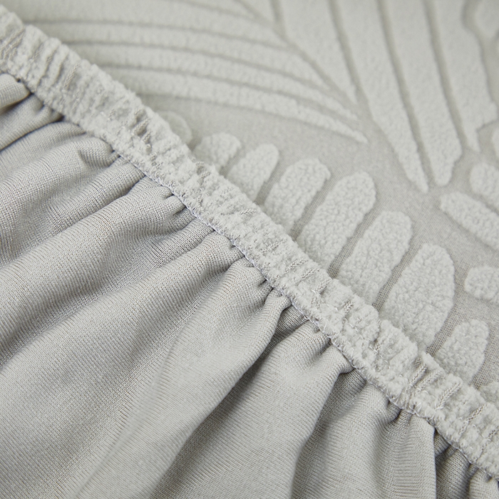 91家纺网 家纺一手货源 找家纺 丝绮鹿 2025新款雕花绒大叶子方块沙发套 浅灰