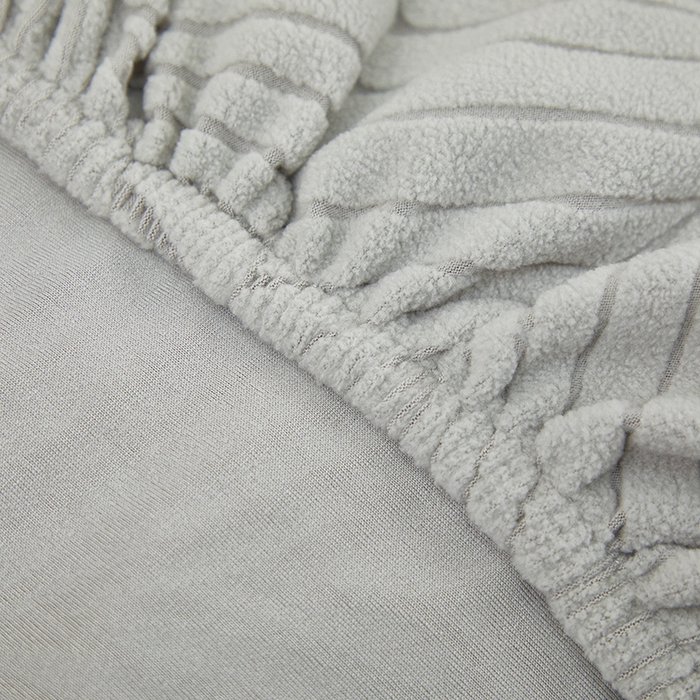 91家纺网 家纺一手货源 找家纺 丝绮鹿 2025新款雕花绒大叶子方块沙发套 浅灰