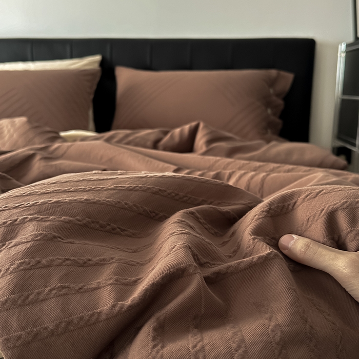 91家纺网 家纺一手货源 找家纺 咏绒家纺工厂店 2025新款色织提花双层纱全棉四件套-如梦-浮岚 浮岚-红棕