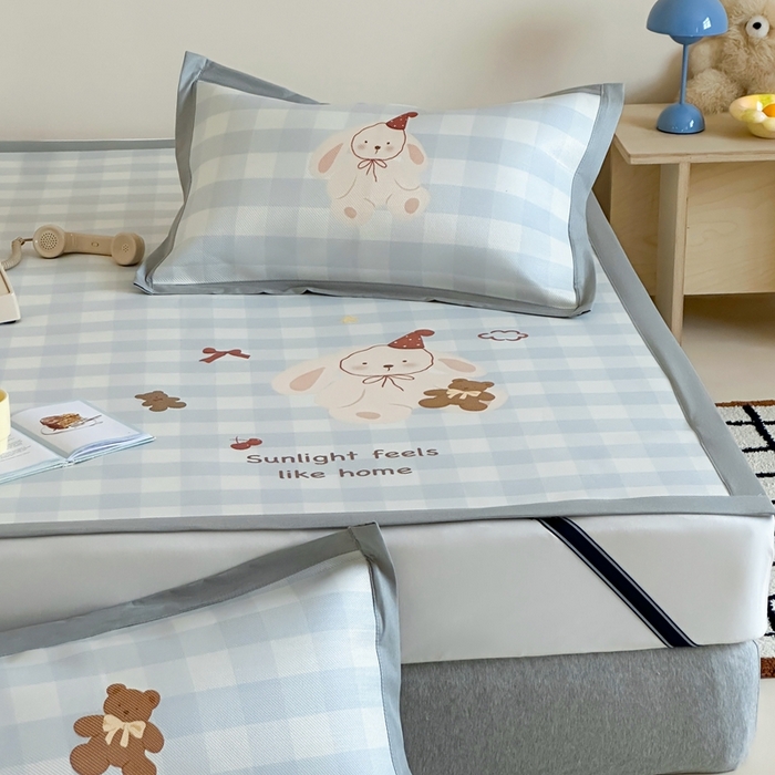 91家纺网 家纺一手货源 找家纺 觅糖家纺2025新款韩系数码卡通印花冰藤席 冰藤席-礼帽兔