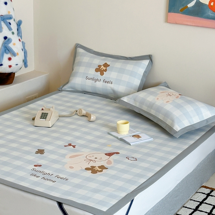 91家纺网 家纺一手货源 找家纺 觅糖家纺2025新款韩系数码卡通印花冰藤席 冰藤席-礼帽兔