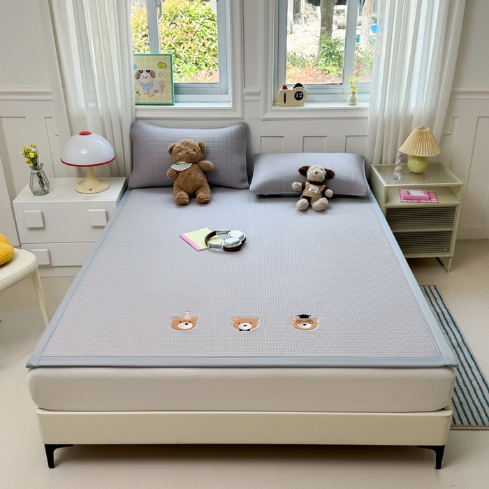 91家纺网 家纺一手货源 找家纺 （总）爱思凯家纺 2025新款凉感冰豆豆贴布绣软席凉席席子床席款