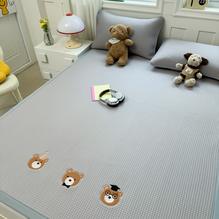 91家纺网 家纺一手货源 找家纺 （总）爱思凯家纺 2025新款凉感冰豆豆贴布绣软席凉席席子床席款