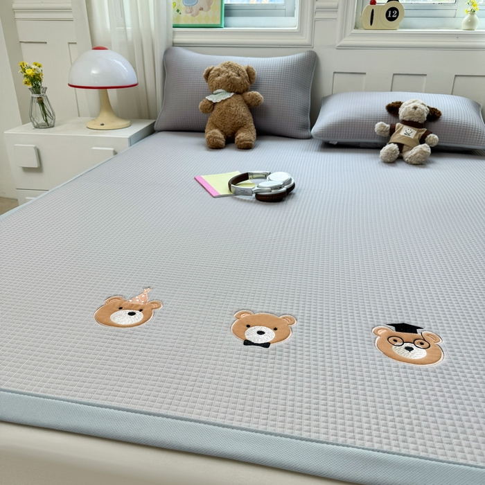 91家纺网 家纺一手货源 找家纺 （总）爱思凯家纺 2025新款凉感冰豆豆贴布绣软席凉席席子床席款