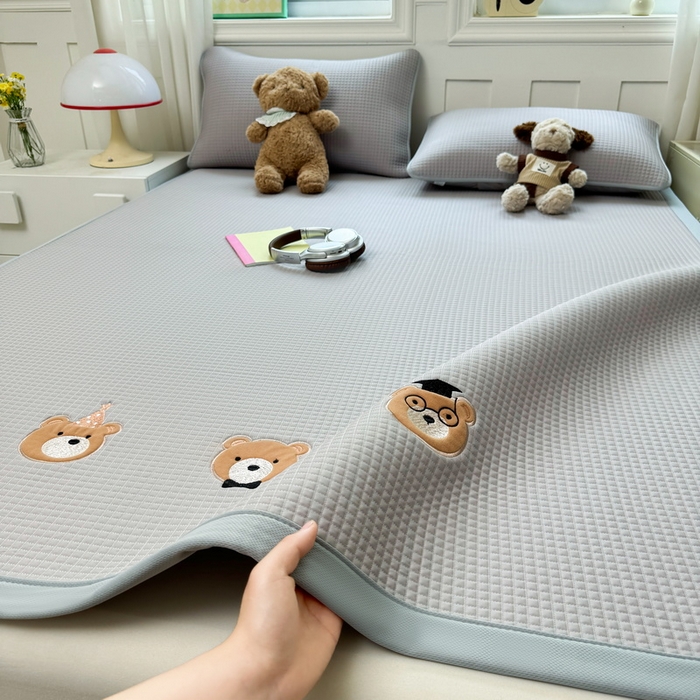 91家纺网 家纺一手货源 找家纺 （总）爱思凯家纺 2025新款凉感冰豆豆贴布绣软席凉席席子床席款