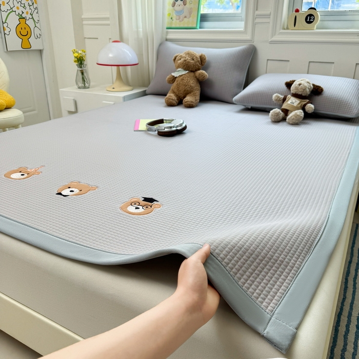 91家纺网 家纺一手货源 找家纺 （总）爱思凯家纺 2025新款凉感冰豆豆贴布绣软席凉席席子床席款