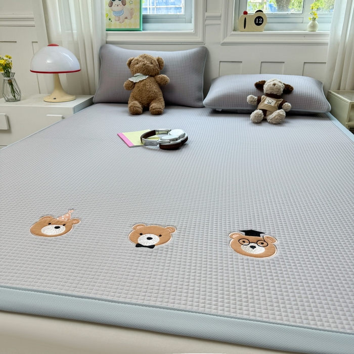 91家纺网 家纺一手货源 找家纺 （总）爱思凯家纺 2025新款凉感冰豆豆贴布绣软席凉席席子床席款