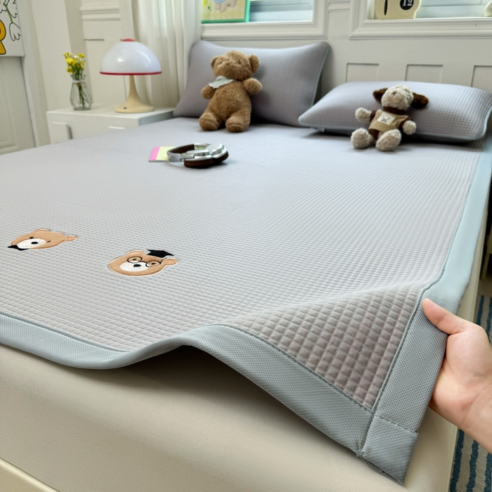 91家纺网 家纺一手货源 找家纺 （总）爱思凯家纺 2025新款凉感冰豆豆贴布绣软席凉席席子床席款