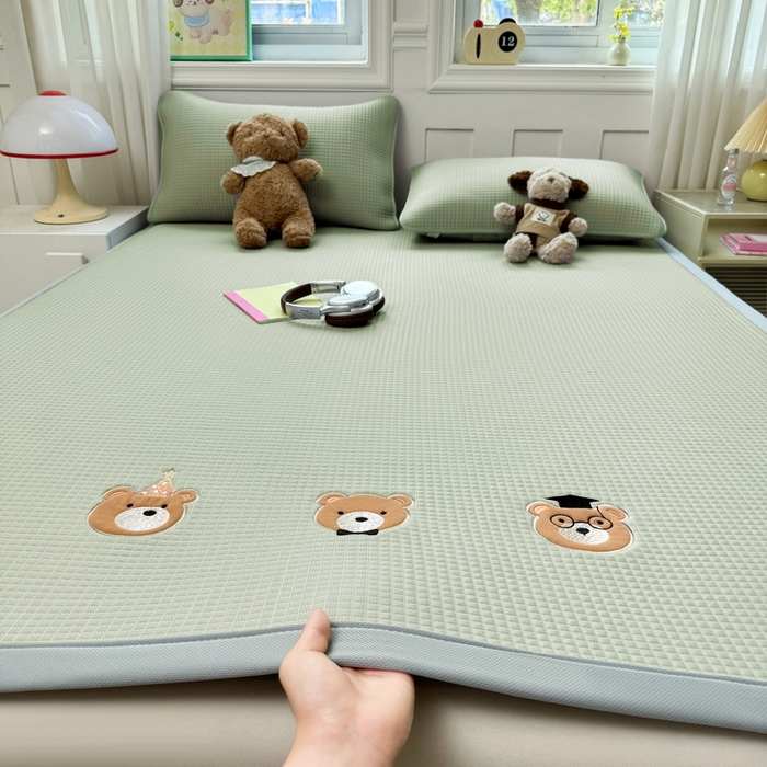 91家纺网 家纺一手货源 找家纺 （总）爱思凯家纺 2025新款凉感冰豆豆贴布绣软席凉席席子床席款