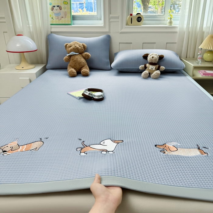 91家纺网 家纺一手货源 找家纺 （总）爱思凯家纺 2025新款凉感冰豆豆贴布绣软席凉席席子床席款