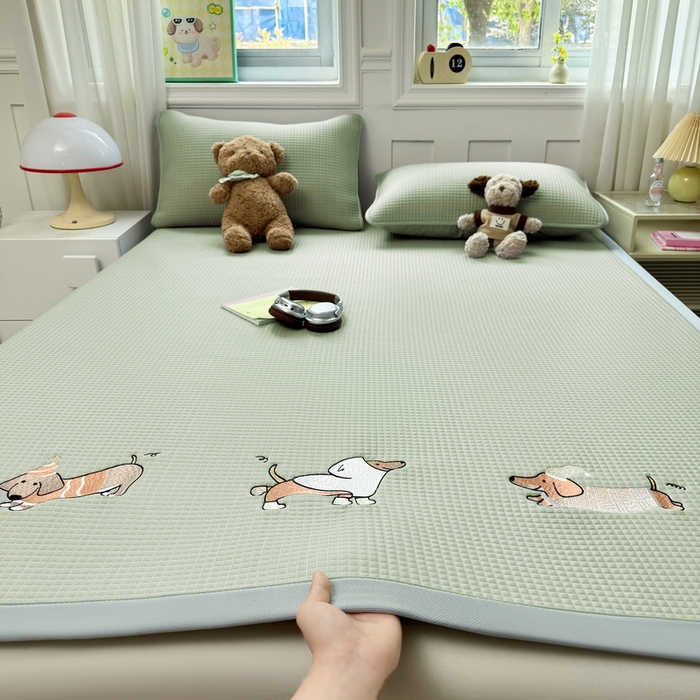 91家纺网 家纺一手货源 找家纺 （总）爱思凯家纺 2025新款凉感冰豆豆贴布绣软席凉席席子床席款