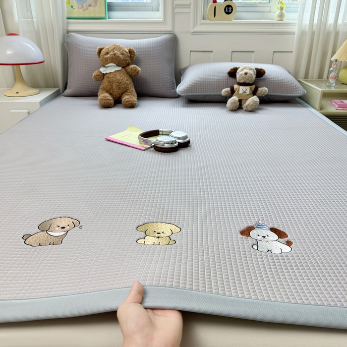 91家纺网 家纺一手货源 找家纺 （总）爱思凯家纺 2025新款凉感冰豆豆贴布绣软席凉席席子床席款