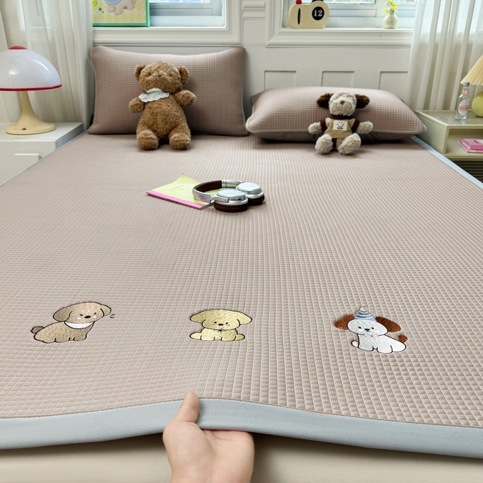 91家纺网 家纺一手货源 找家纺 （总）爱思凯家纺 2025新款凉感冰豆豆贴布绣软席凉席席子床席款