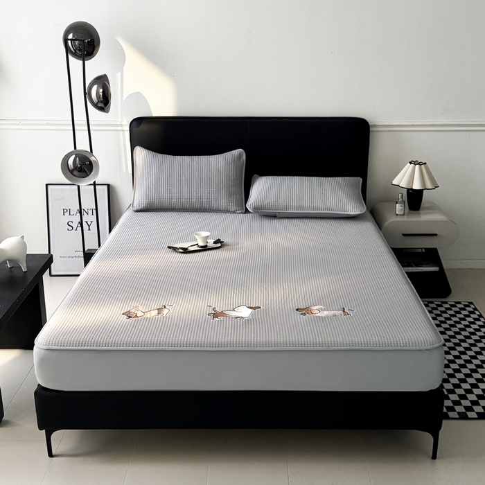 91家纺网 家纺一手货源 找家纺 （总）爱思凯家纺 2025新款【陪伴系列】PE真豆豆 床笠款凉席  场景二