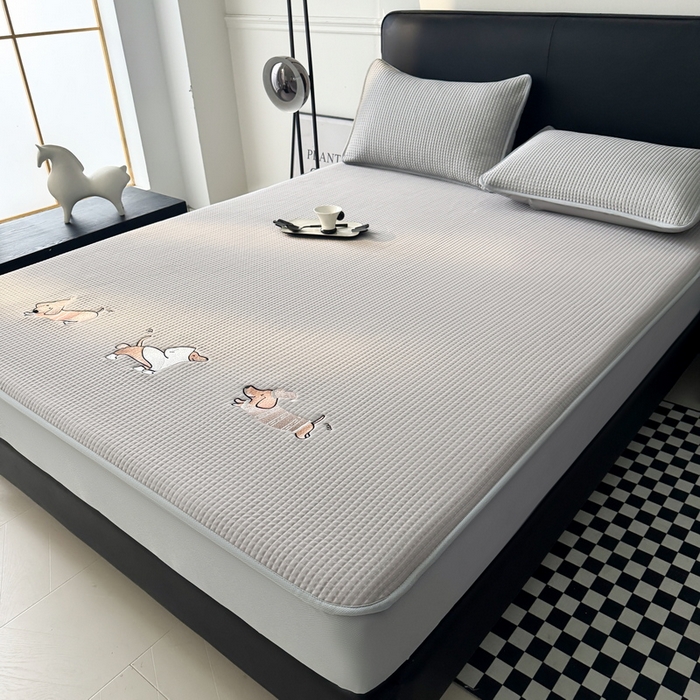 91家纺网 家纺一手货源 找家纺 （总）爱思凯家纺 2025新款【陪伴系列】PE真豆豆 床笠款凉席  场景二