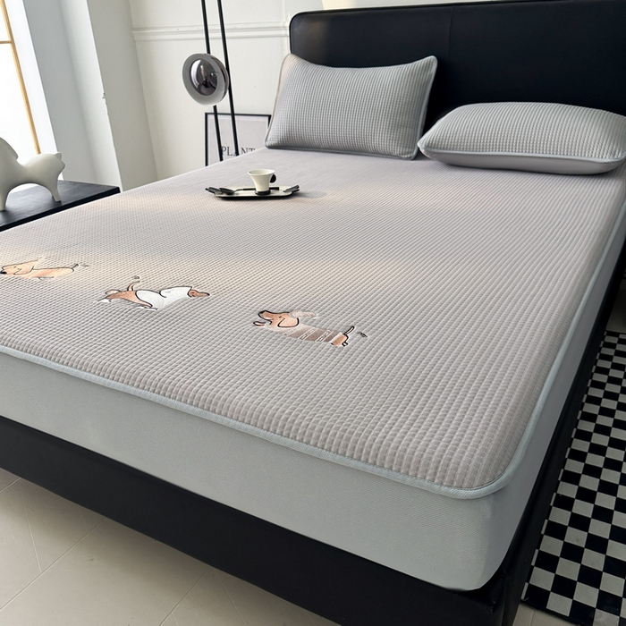 91家纺网 家纺一手货源 找家纺 （总）爱思凯家纺 2025新款【陪伴系列】PE真豆豆 床笠款凉席  场景二