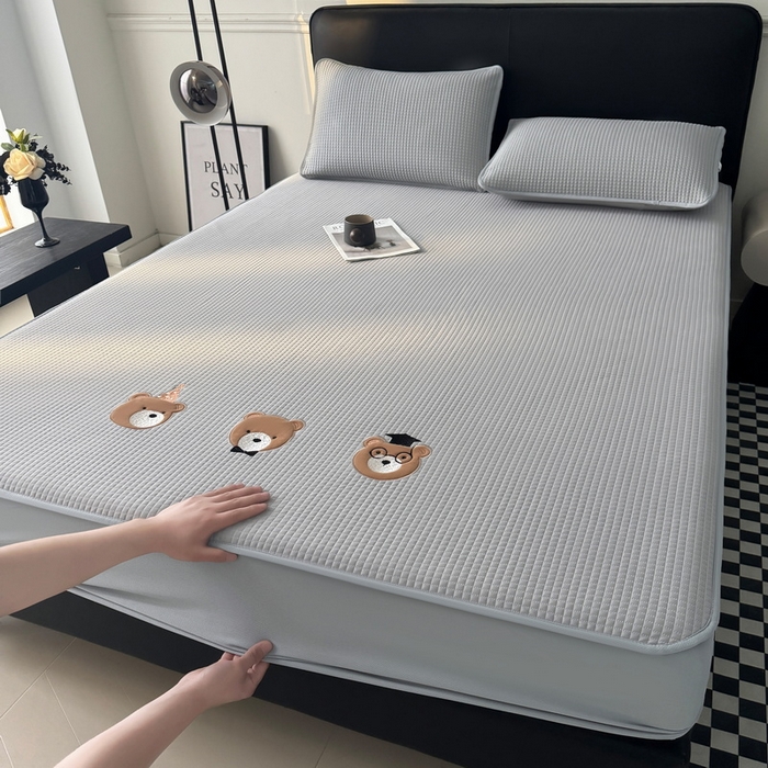 91家纺网 家纺一手货源 找家纺 （总）爱思凯家纺 2025新款【陪伴系列】PE真豆豆 床笠款凉席  场景二