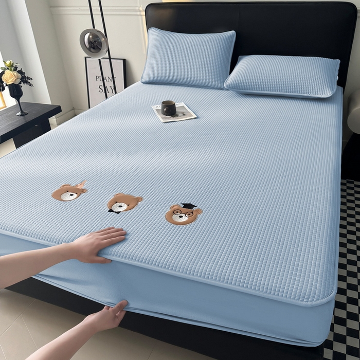 91家纺网 家纺一手货源 找家纺 （总）爱思凯家纺 2025新款【陪伴系列】PE真豆豆 床笠款凉席  场景二