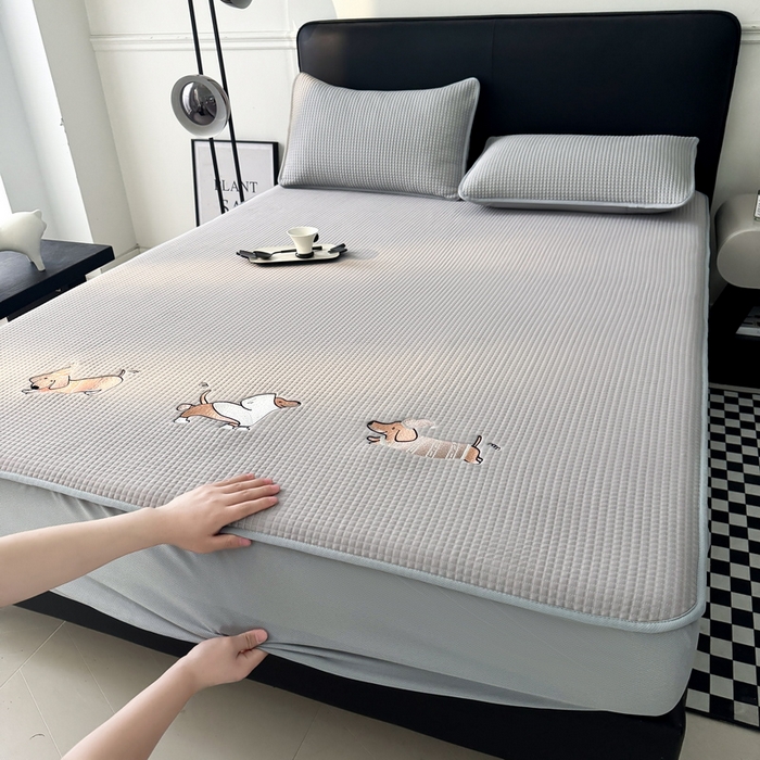 91家纺网 家纺一手货源 找家纺 （总）爱思凯家纺 2025新款【陪伴系列】PE真豆豆 床笠款凉席  场景二