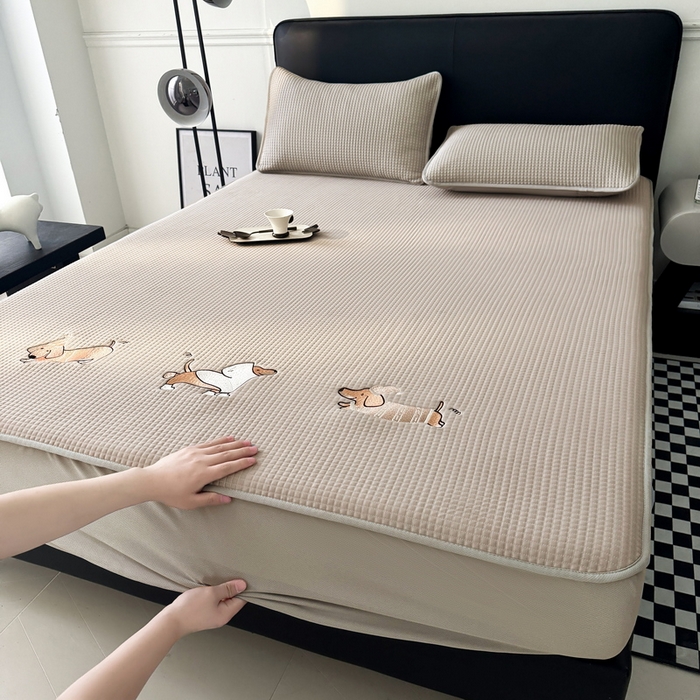 91家纺网 家纺一手货源 找家纺 （总）爱思凯家纺 2025新款【陪伴系列】PE真豆豆 床笠款凉席  场景二