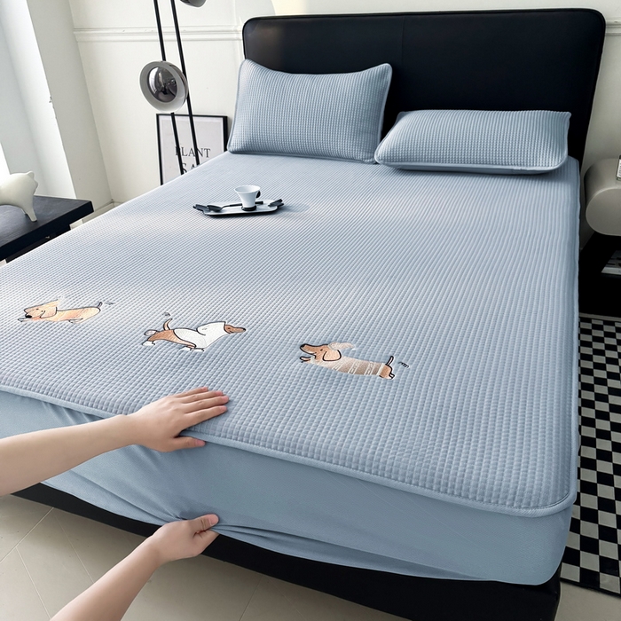 91家纺网 家纺一手货源 找家纺 （总）爱思凯家纺 2025新款【陪伴系列】PE真豆豆 床笠款凉席  场景二