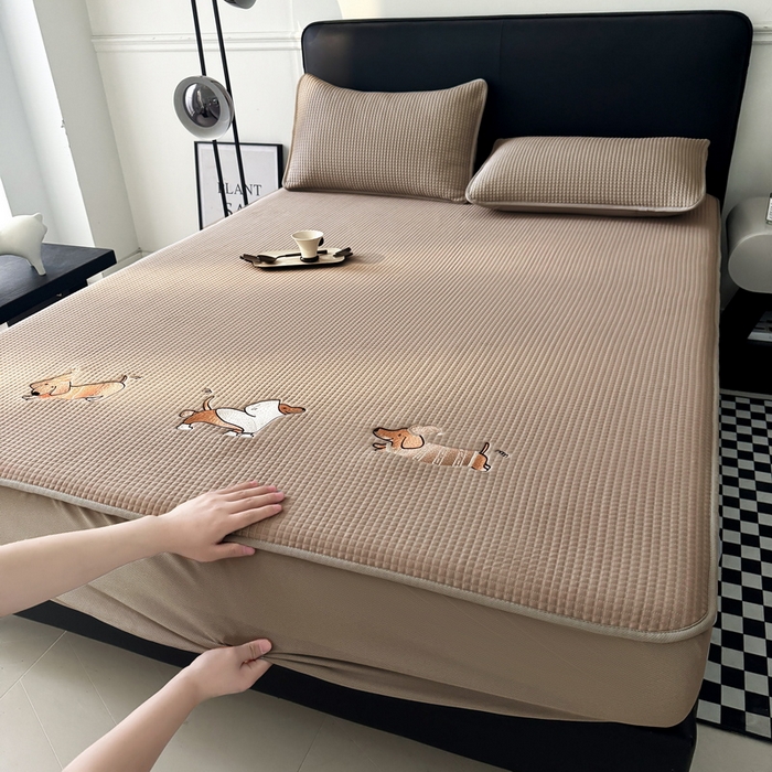 91家纺网 家纺一手货源 找家纺 （总）爱思凯家纺 2025新款【陪伴系列】PE真豆豆 床笠款凉席  场景二