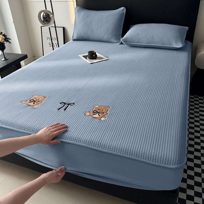 91家纺网 家纺一手货源 找家纺 （总）爱思凯家纺 2025新款【陪伴系列】PE真豆豆 床笠款凉席  场景二