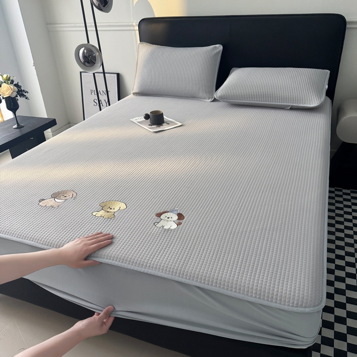 91家纺网 家纺一手货源 找家纺 （总）爱思凯家纺 2025新款【陪伴系列】PE真豆豆 床笠款凉席  场景二