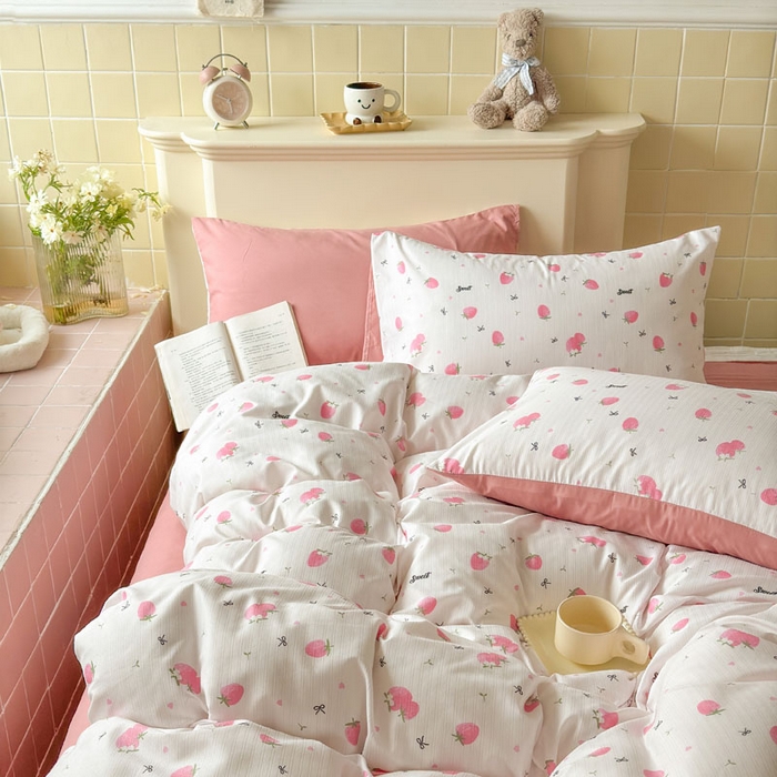 91家纺网 家纺一手货源 找家纺 可可家纺 2025新款亲肤有氧提花小竺棉四件套 草莓物语