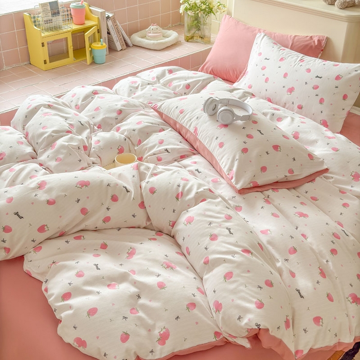 91家纺网 家纺一手货源 找家纺 可可家纺 2025新款亲肤有氧提花小竺棉四件套 草莓物语