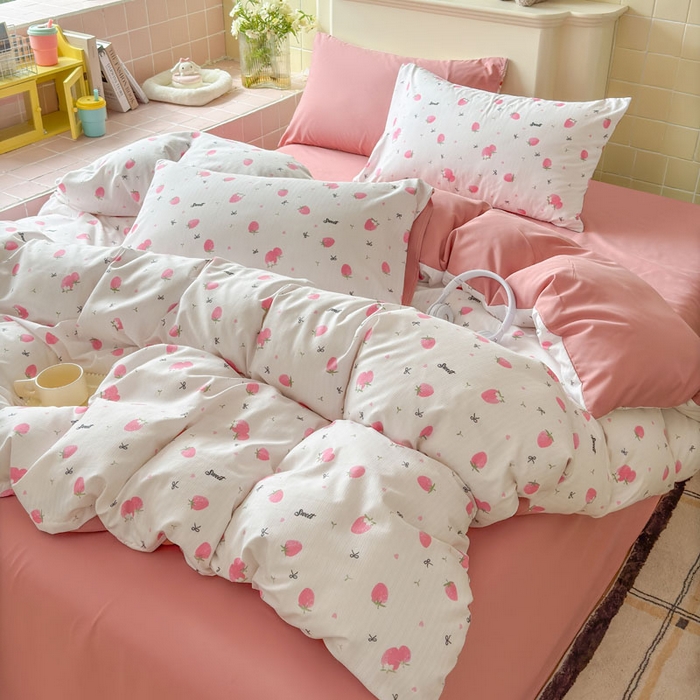 91家纺网 家纺一手货源 找家纺 可可家纺 2025新款亲肤有氧提花小竺棉四件套 草莓物语