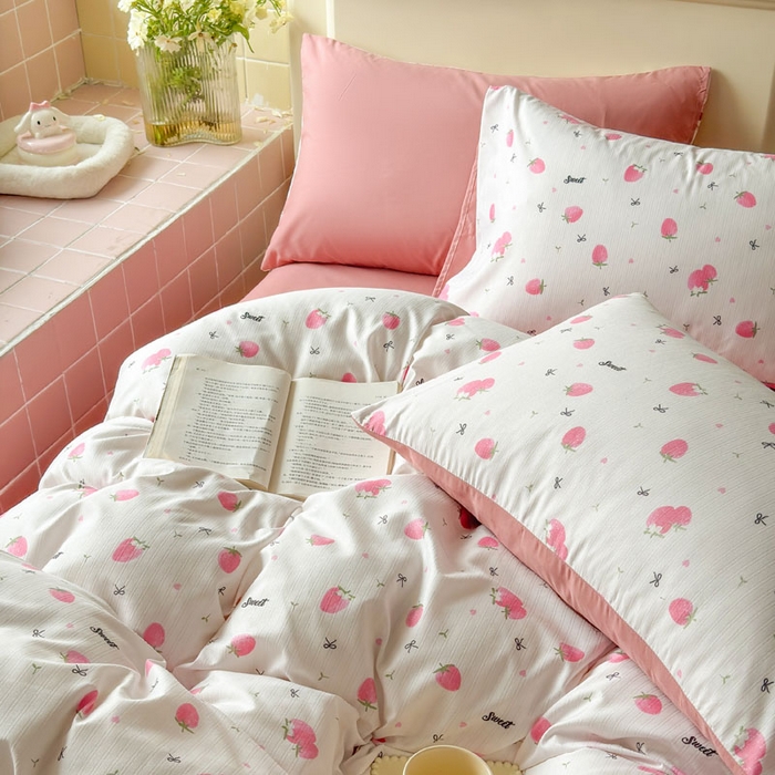 91家纺网 家纺一手货源 找家纺 可可家纺 2025新款亲肤有氧提花小竺棉四件套 草莓物语