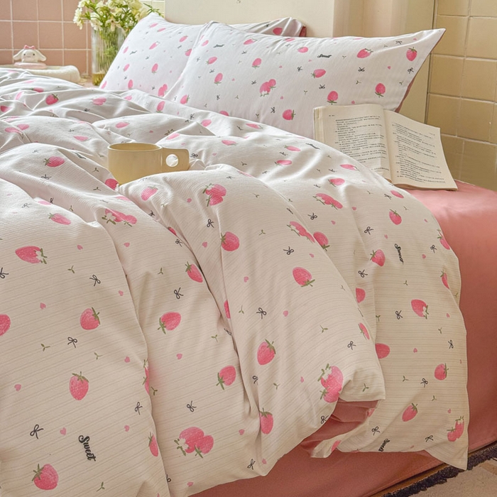 91家纺网 家纺一手货源 找家纺 可可家纺 2025新款亲肤有氧提花小竺棉四件套 草莓物语