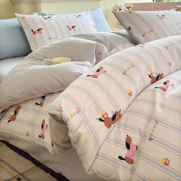 91家纺网 家纺一手货源 找家纺 可可家纺 2025新款亲肤有氧提花小竺棉四件套 条纹腊肠狗