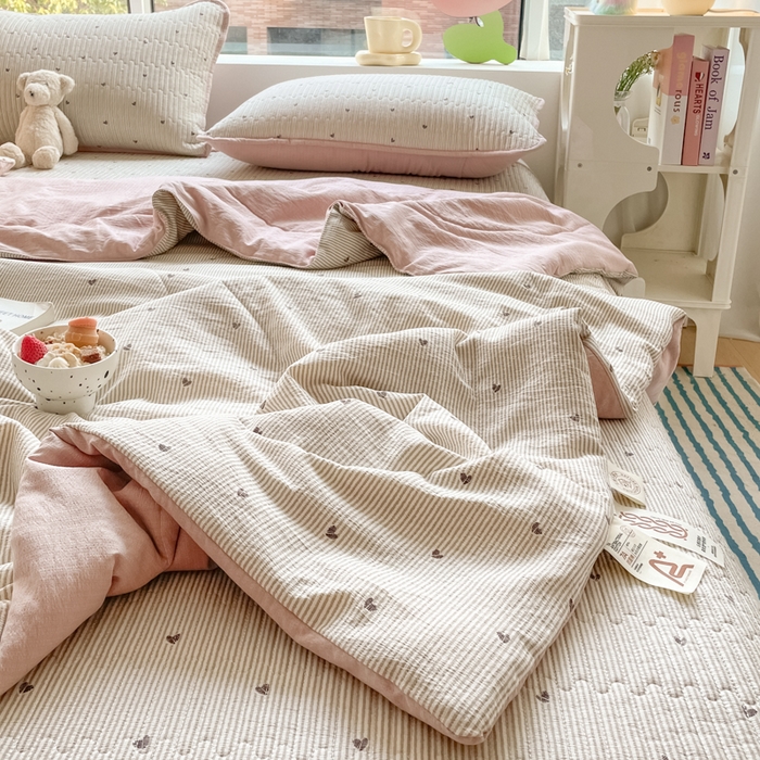 91家纺网 家纺一手货源 找家纺 云玲时尚 2025新款云感双层纱床盖夏被四件套 爱你