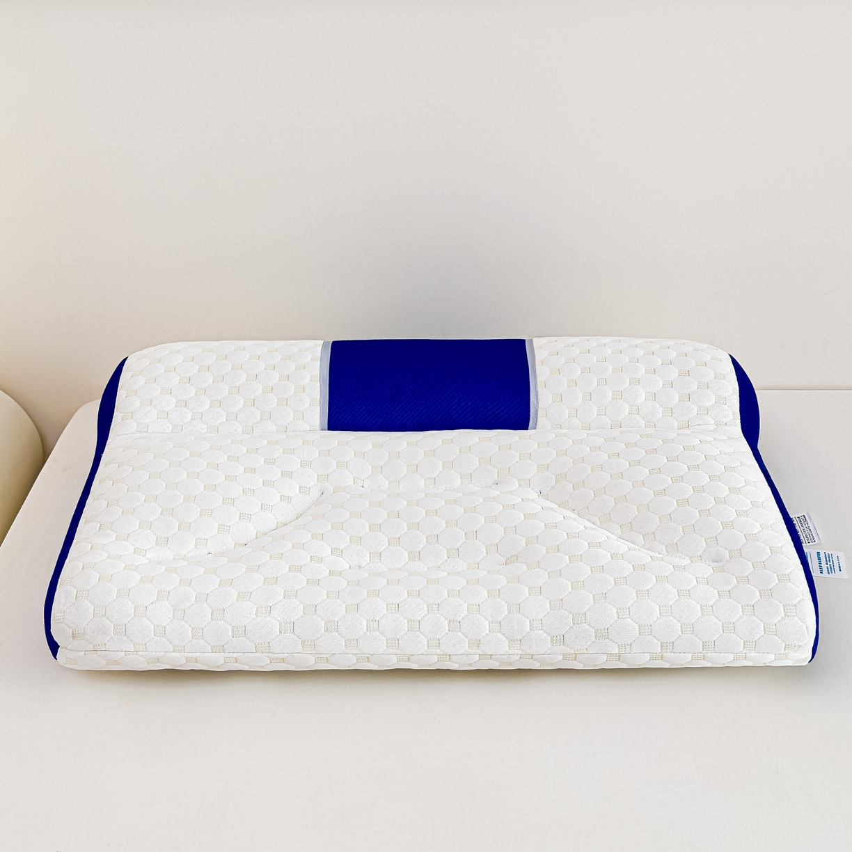 91家纺网 家纺一手货源 找家纺 橘夏家纺 2025新款升级款牵引枕头Spa水立方分区护颈枕头枕芯 白色 40x60cm中枕（正负3公分）/一只