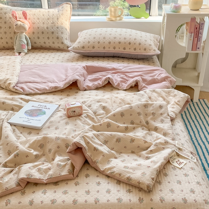 91家纺网 家纺一手货源 找家纺 云玲时尚 2025新款云感双层纱床盖夏被四件套 初暖