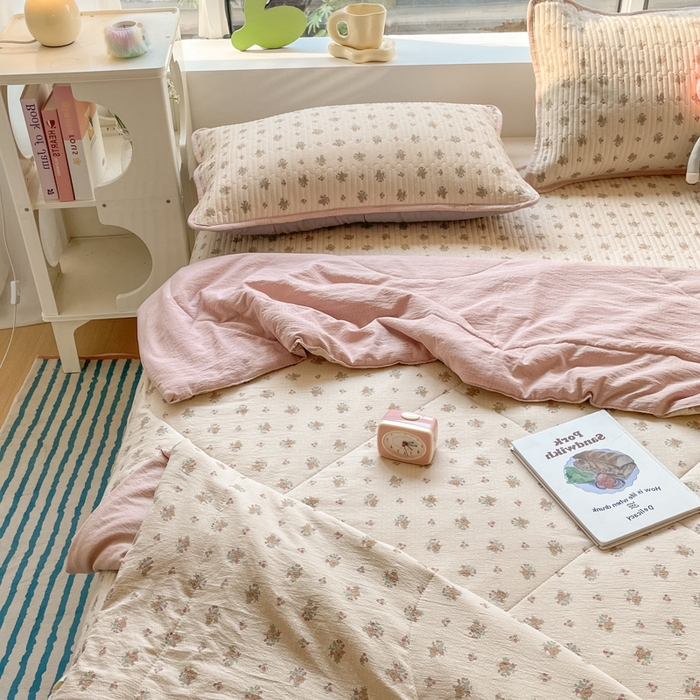 91家纺网 家纺一手货源 找家纺 云玲时尚 2025新款云感双层纱床盖夏被四件套 初暖