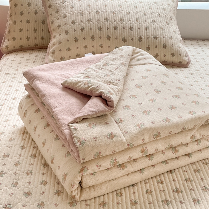 91家纺网 家纺一手货源 找家纺 云玲时尚 2025新款云感双层纱床盖夏被四件套 初暖