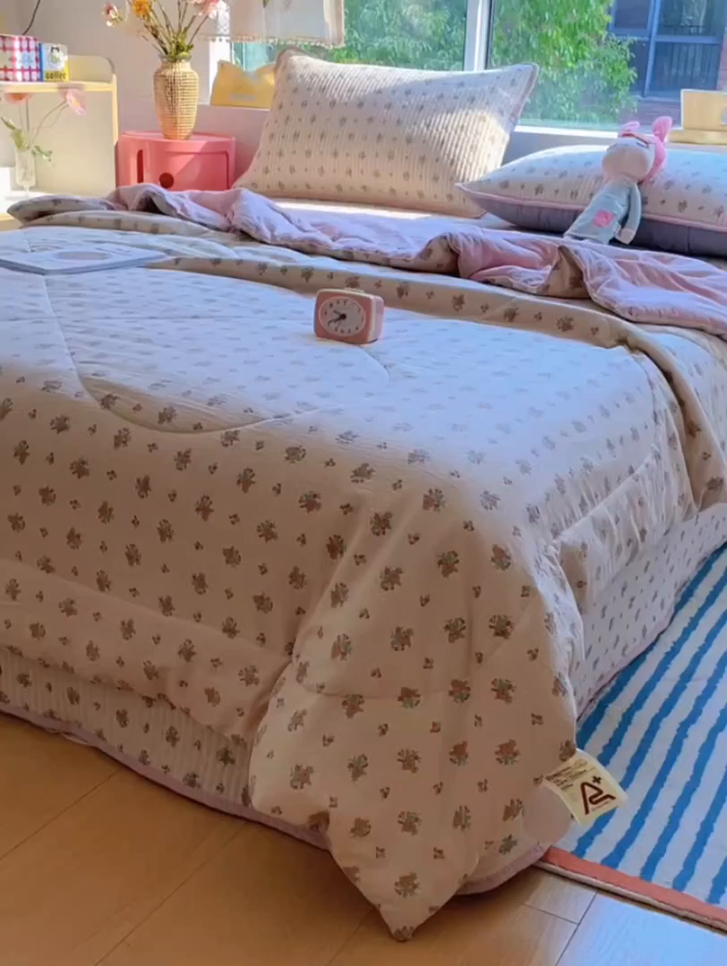 91家纺网 家纺一手货源 找家纺 云玲时尚 2025新款云感双层纱床盖夏被四件套 初暖