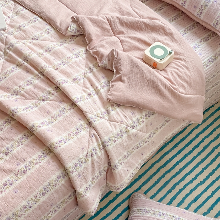 91家纺网 家纺一手货源 找家纺 云玲时尚 2025新款云感双层纱床盖夏被四件套 赫本