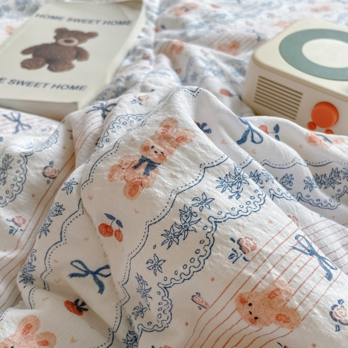 91家纺网 家纺一手货源 找家纺 云玲时尚 2025新款云感双层纱床盖夏被四件套 蝴蝶结熊