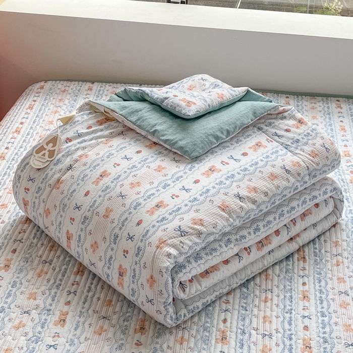 91家纺网 家纺一手货源 找家纺 云玲时尚 2025新款云感双层纱床盖夏被四件套 蝴蝶结熊