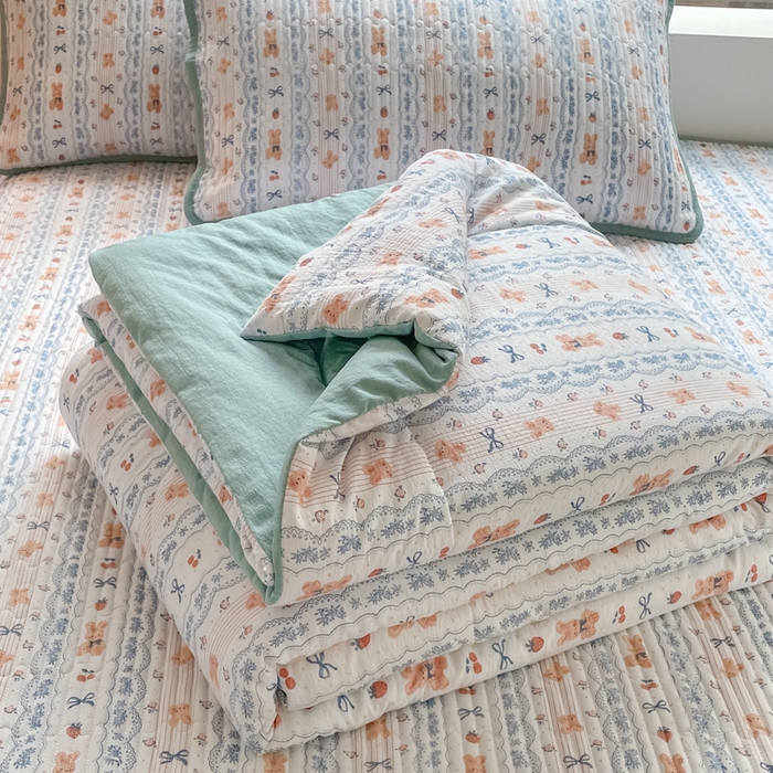 91家纺网 家纺一手货源 找家纺 云玲时尚 2025新款云感双层纱床盖夏被四件套 蝴蝶结熊