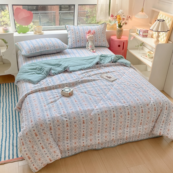 91家纺网 家纺一手货源 找家纺 云玲时尚 2025新款云感双层纱床盖夏被四件套 蝴蝶结熊