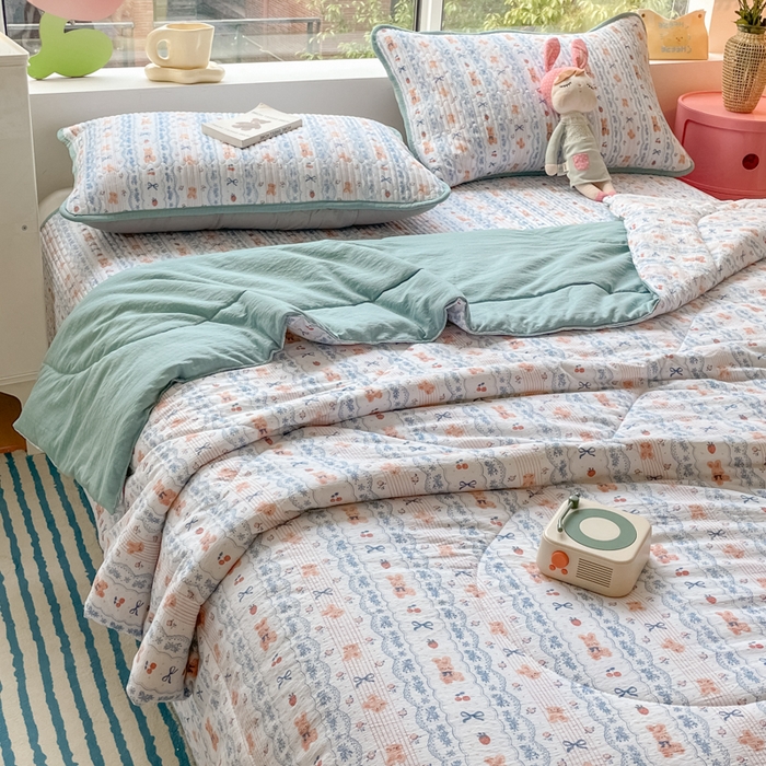 91家纺网 家纺一手货源 找家纺 云玲时尚 2025新款云感双层纱床盖夏被四件套 蝴蝶结熊